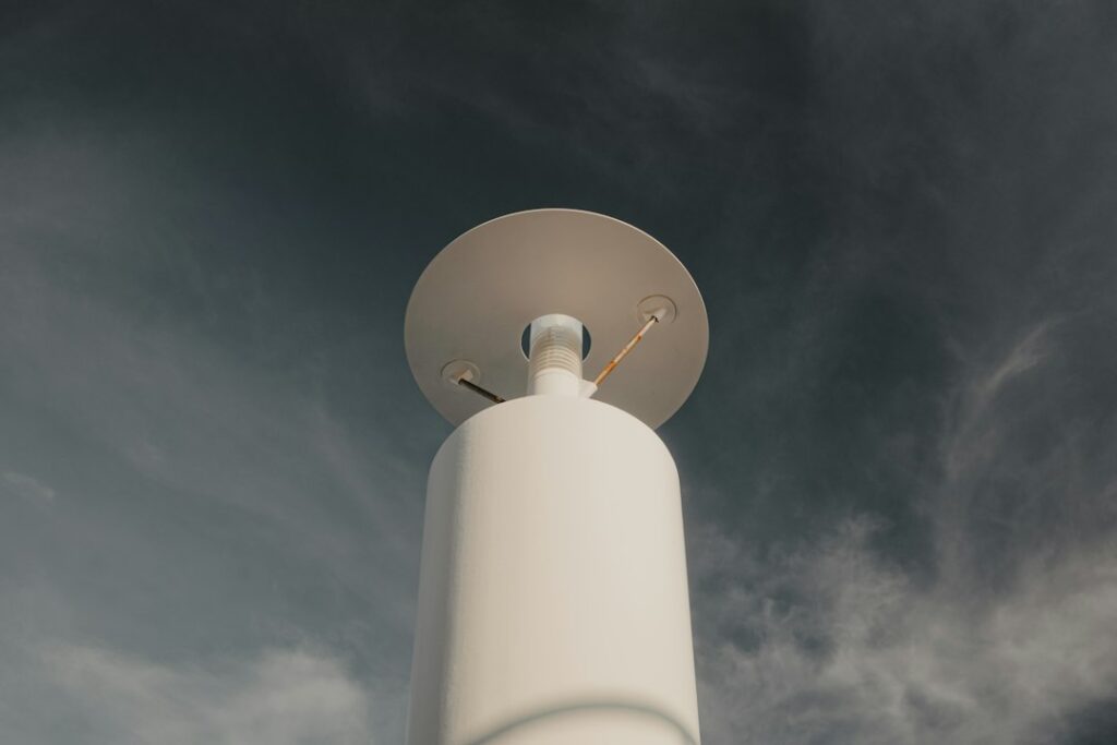 Centralina di monitoraggio ambientale installata all'aperto, usata per monitorare l'impatto acustico nel tempo